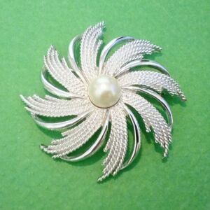 Vintage Sarah Coventry Pinwheel Silvertone Faux Pearl Brooch 1962
